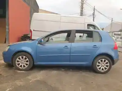 Veicolo di demolizione volkswagen golf v berlina (1k1) bkc dell'anno 2003 alimentato 