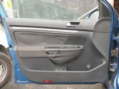 Veicolo di demolizione volkswagen golf v berlina (1k1) bkc dell'anno 2003 alimentato 