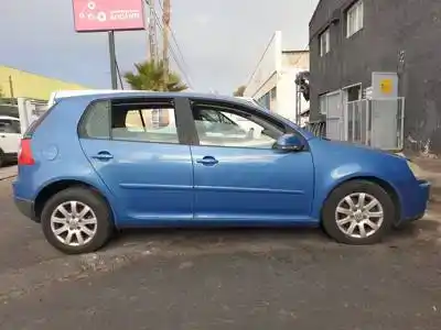 Veicolo di demolizione volkswagen golf v berlina (1k1) bkc dell'anno 2003 alimentato 