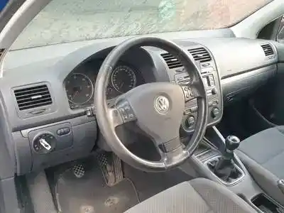 Veicolo di demolizione volkswagen golf v berlina (1k1) bkc dell'anno 2003 alimentato 