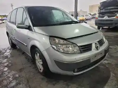 Veicolo di demolizione RENAULT SCENIC II (JM)  dell'anno 2004 alimentato 