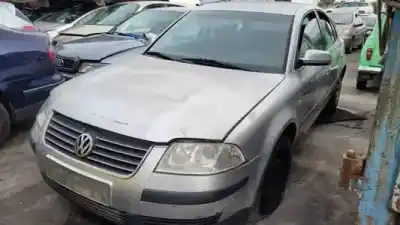 Veicolo di demolizione volkswagen passat berlina (3b3) avf.awx.avb dell'anno 2003 alimentato 