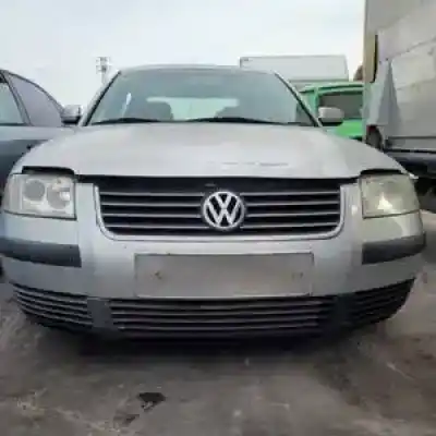 Veicolo di demolizione volkswagen passat berlina (3b3) avf.awx.avb dell'anno 2003 alimentato 