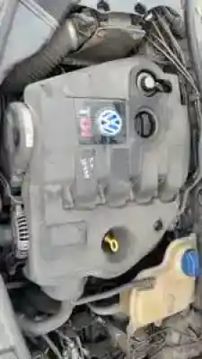 Veicolo di demolizione volkswagen passat berlina (3b3) avf.awx.avb dell'anno 2003 alimentato 