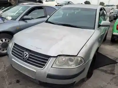 Veicolo di demolizione VOLKSWAGEN PASSAT BERLINA (3B3)  dell'anno 2003 alimentato 