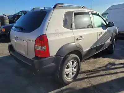 Véhicule à la ferraille hyundai tucson (jm) g4gc de l'année 2004 alimenté 