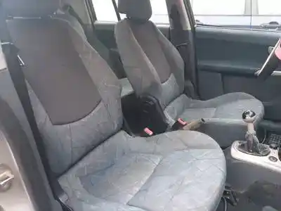 Véhicule à la ferraille smart forfour (w454) om639939.639939 de l'année 2004 alimenté 