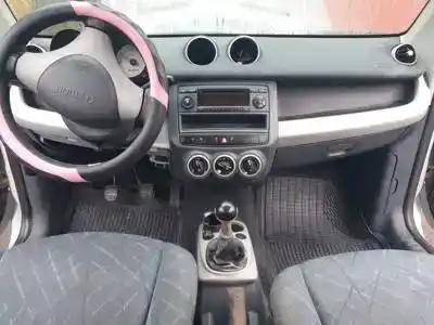 Véhicule à la ferraille smart forfour (w454) om639939.639939 de l'année 2004 alimenté 