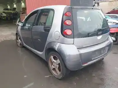 Véhicule à la ferraille smart forfour (w454) om639939.639939 de l'année 2004 alimenté 