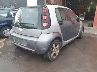 Véhicule à la ferraille smart forfour (w454) om639939.639939 de l'année 2004 alimenté 