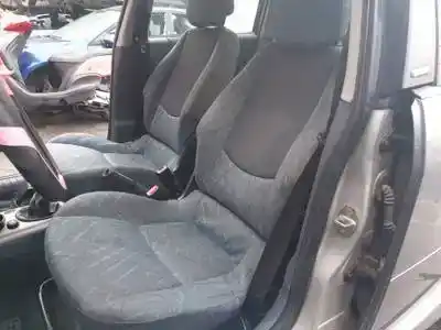 Véhicule à la ferraille smart forfour (w454) om639939.639939 de l'année 2004 alimenté 