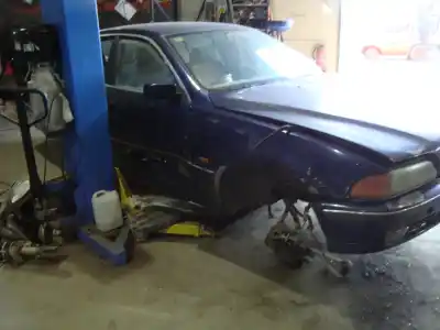 Sloopvoertuig bmw serie 5 berlina (e39) 535i van het jaar 1997 aangedreven 358s1