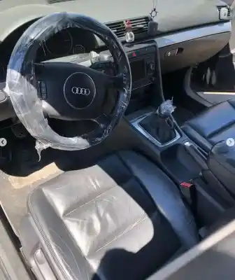 Veículo de Sucata audi a4 berlina (8e) 2.5 v6 24v tdi do ano 2004 alimentado bau