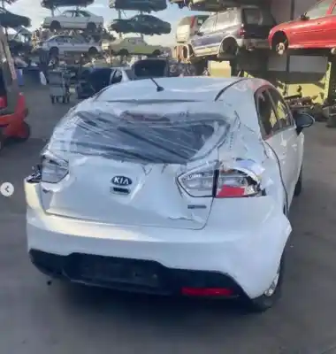 Veículo de Sucata kia rio 1.4 cat 109 cv / 80 kw do ano 2015 alimentado g4fa