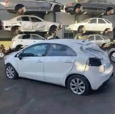 Veículo de Sucata kia rio 1.4 cat 109 cv / 80 kw do ano 2015 alimentado g4fa