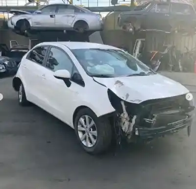 Veículo de Sucata kia rio 1.4 cat 109 cv / 80 kw do ano 2015 alimentado g4fa