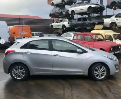 Veículo de Sucata hyundai i30 (gd) 1.6 crdi do ano 2001 alimentado 