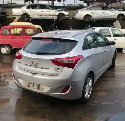 Veículo de Sucata hyundai i30 (gd) 1.6 crdi do ano 2001 alimentado 