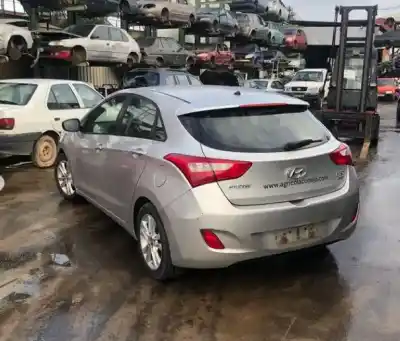 Veículo de Sucata hyundai i30 (gd) 1.6 crdi do ano 2001 alimentado 