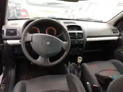 Здавання транспортного засобу renault                                            clio ii fase ii (b/cb0)                                                                                                                                                                                                                                    g-d4f712                                                                                                                                                                                                                                                   року 2001 потужний d4f712