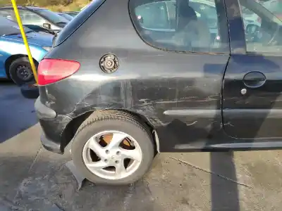 Veicolo di demolizione peugeot 206 cc nfutu5jp4 dell'anno 2000 alimentato nfutu5jp4