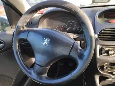 Veicolo di demolizione peugeot 206 cc nfutu5jp4 dell'anno 2000 alimentato nfutu5jp4