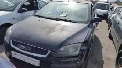 Sloopvoertuig ford focus berlina (cap) d/g8da van het jaar 2003 aangedreven g8da