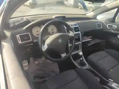 Véhicule à la ferraille peugeot                                            307 cc (s2)                                                                                                                                                                                                                                                básico                                                                                                                                                                                                                                                     de l'année 2001 alimenté rfjew10a