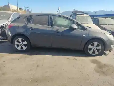 Vehicul casat opel astra j berlina 5p d-a17dtr al anului 0 alimentat a17dtr