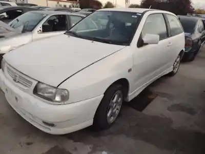 Veículo de Sucata seat ibiza (6k1) 1.8 i do ano 1995 alimentado 
