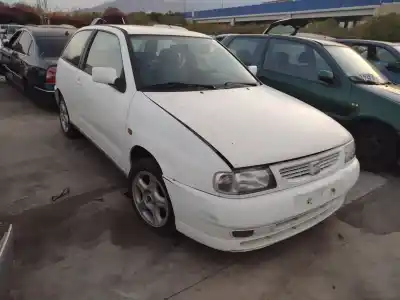 Veículo de Sucata seat ibiza (6k1) 1.8 i do ano 1995 alimentado 