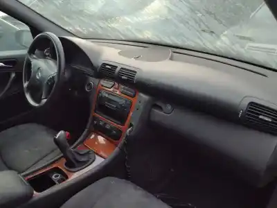Здавання транспортного засобу mercedes-benz clase c (w203) c 180 (203.035) року 2000 потужний m111951