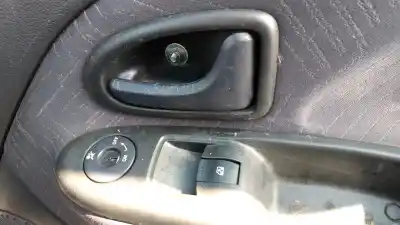 Здавання транспортного засобу renault clio ii fase ii (b/cb0) d4f712 року 2001 потужний d4f712