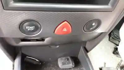 Здавання транспортного засобу renault megane ii berlina 5p k9k722 року 2002 потужний k9k722