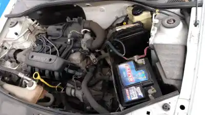 Здавання транспортного засобу renault clio ii fase ii (b/cb0) d7f726 року 1998 потужний d7f726