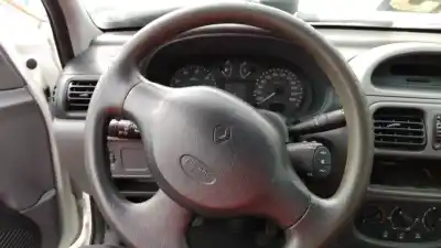 Здавання транспортного засобу renault clio ii fase ii (b/cb0) d7f726 року 1998 потужний d7f726