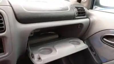 Здавання транспортного засобу renault clio ii fase ii (b/cb0) d7f726 року 1998 потужний d7f726