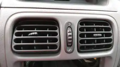 Здавання транспортного засобу renault clio ii fase ii (b/cb0) d7f726 року 1998 потужний d7f726