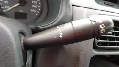 Здавання транспортного засобу renault clio ii fase ii (b/cb0) d7f726 року 1998 потужний d7f726
