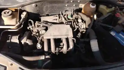 Здавання транспортного засобу renault clio ii fase ii (b/cb0) d7f720 року 1998 потужний d7f720