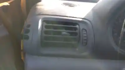 Здавання транспортного засобу renault clio ii fase ii (b/cb0) d7f720 року 1998 потужний d7f720