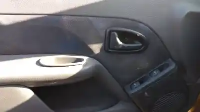 Здавання транспортного засобу renault clio ii fase ii (b/cb0) d7f720 року 1998 потужний d7f720