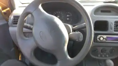 Здавання транспортного засобу renault clio ii fase ii (b/cb0) d7f720 року 1998 потужний d7f720