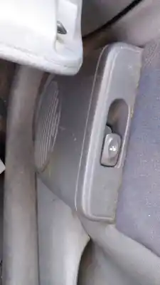 Здавання транспортного засобу renault clio ii fase ii (b/cb0) d7f720 року 1998 потужний d7f720