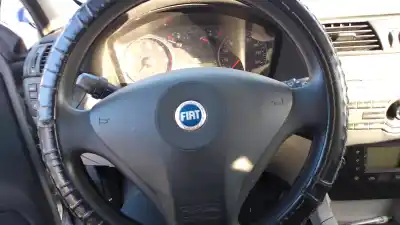 Veículo de Sucata fiat stilo (192_) 1.9 jtd (192_xe1a) do ano 2001 alimentado 937a7000