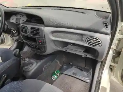 Здавання транспортного засобу renault megane i coach (da0/1_) 1.6 16v (da0b, da04, da11) року 2000 потужний k4m700