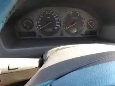 Veicolo di demolizione volvo s60 i (384) 2.4 d dell'anno 2001 alimentato d5244t2