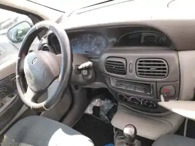Scrapping Vehicle renault scenic (ja..) f9q744 of the year 2005 powered f9q744