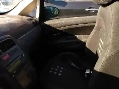 Здавання транспортного засобу fiat grande punto (199) 199a5000 року 2006 потужний 199a5000