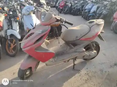 Véhicule à la ferraille yamaha aerox 50 49 cm3 de l'année 2001 alimenté 